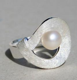 Ring -Twist round